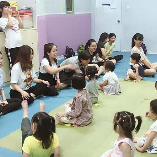 孤独症孩子的家长要学会去“夸奖”孩子