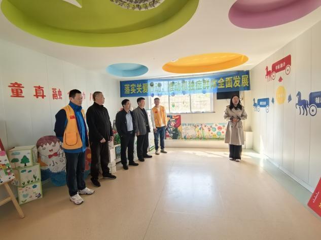落实关爱行动，促进孤独症群体全面发展